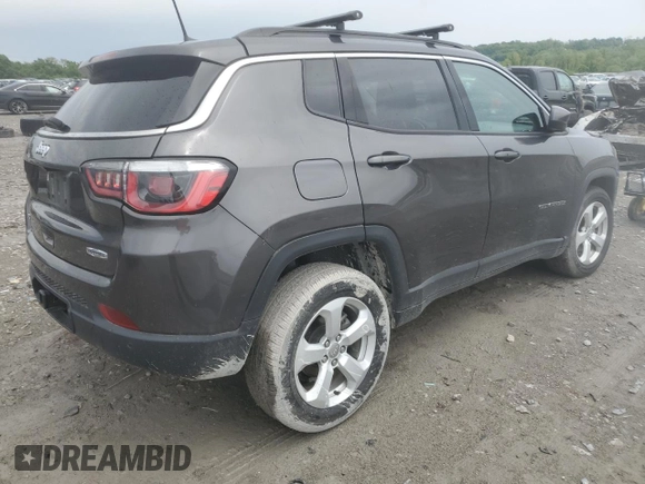 2018 Jeep Compass Latitude z VIN 3C4NJDBB9JT115063, wystawiony jako Copart lot #55477065 z przebiegiem 174 570 mil mil oraz Szkody całkowita. Historia ofert i sprzedaży dostępna na DreamBid. Obrazek 3.