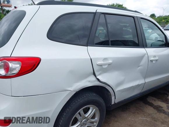 2010 Hyundai Santa Fe GLS z VIN 5NMSG3AB1AH346758, wystawiony jako IAAI lot #42352850 z przebiegiem 179 664 mil mil oraz . Historia ofert i sprzedaży dostępna na DreamBid. Obrazek 6.