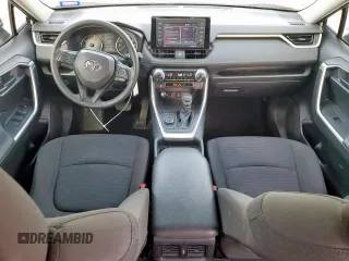 2021 Toyota RAV4 Hybrid LE z VIN JTMLWRFV2MD120920, wystawiony jako Copart lot #63752055 z przebiegiem 60 558 mil mil oraz Szkoda całkowita • Salvage title. Historia ofert i sprzedaży dostępna na DreamBid. Obrazek 8.