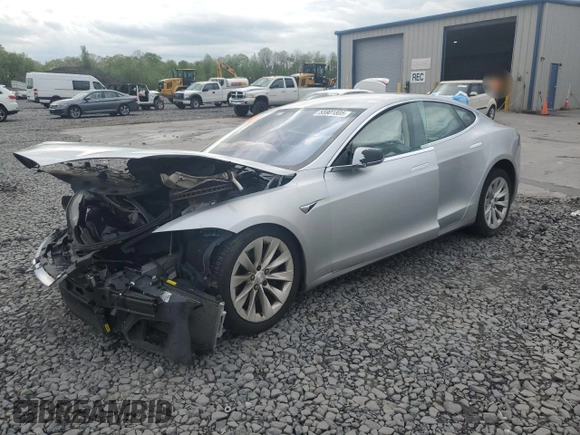 2017 Tesla Model S 60 z VIN 5YJSA1E16HF180191, wystawiony jako Copart lot #55901805 z przebiegiem Nie podano mil oraz Szkoda całkowita • Salvage title. Historia ofert i sprzedaży dostępna na DreamBid. Obrazek 1.