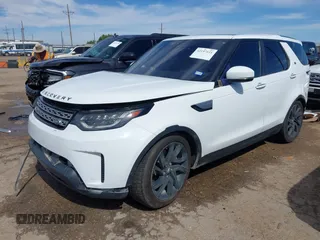 2018 Land Rover Discovery HSE Luxury z VIN SALRT2RV1JA075819, wystawiony jako IAAI lot #42157121 z przebiegiem 93 829 mil mil oraz . Historia ofert i sprzedaży dostępna na DreamBid. Obrazek 2.