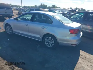 2015 Volkswagen Jetta SE с VIN 3VWD17AJ4FM323906, выставлен на аукционе IAAI как лот 42543996 с пробегом 88 382 миль миль и . История ставок и продаж доступна на DreamBid. Изображение 3.
