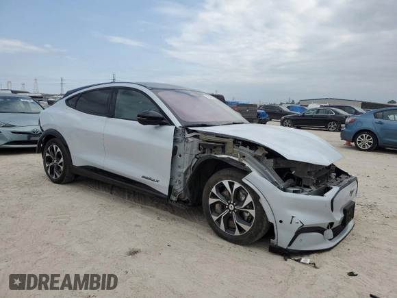 2022 Ford Mustang Mach-E Premium z VIN 3FMTK3R7XNMA02203, wystawiony jako Copart lot #53038625 z przebiegiem 38 778 mil mil oraz Szkoda całkowita • Salvage title. Historia ofert i sprzedaży dostępna na DreamBid. Obrazek 4.