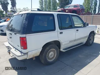 1994 Ford Explorer Eddie Bauer z VIN 1FMDU34X4RUB96329, wystawiony jako IAAI lot #42105903 z przebiegiem 52 719 mil mil oraz . Historia ofert i sprzedaży dostępna na DreamBid. Obrazek 4.