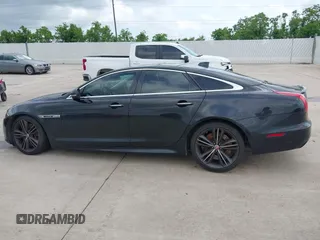 2019 Jaguar XJ z VIN SAJWA1CEXKMW22140, wystawiony jako IAAI lot #42113507 z przebiegiem 24 207 mil mil oraz . Historia ofert i sprzedaży dostępna na DreamBid. Obrazek 14.