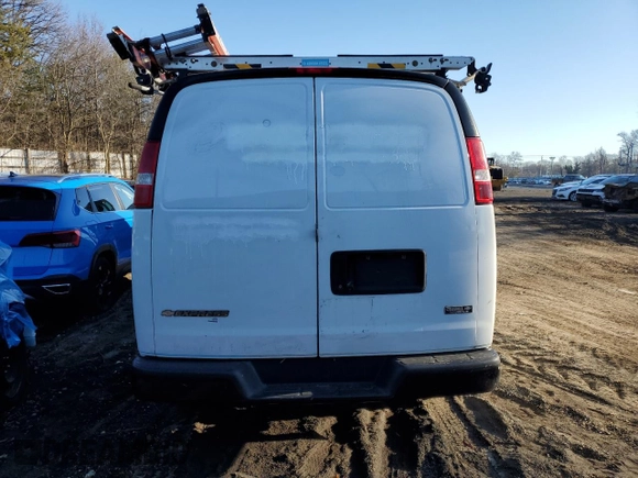2018 Chevrolet Express Cargo Van with VIN 1GCWGAFG1J1176566, listed as a Copart auction lot 43600135 with 195,553 mi miles and Clean Title. Bid and sale history available at carsss.com. Image 6.