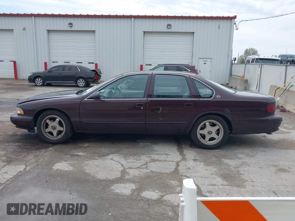 1995 Chevrolet Caprice z VIN 1G1BL52PXSR184877, wystawiony jako IAAI lot #42105547 z przebiegiem 109 845 mil mil oraz . Historia ofert i sprzedaży dostępna na DreamBid. Obrazek 15.