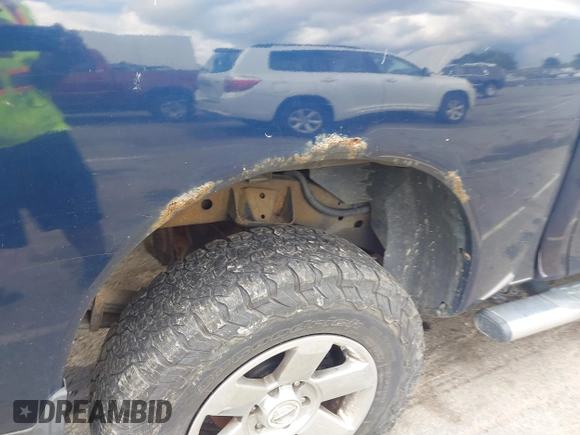 2007 Nissan Titan SE z VIN 1N6BA07B77N214250, wystawiony jako IAAI lot #42514141 z przebiegiem 184 576 mil mil oraz . Historia ofert i sprzedaży dostępna na DreamBid. Obrazek 6.