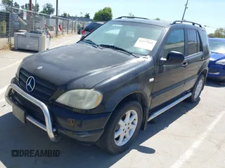 2000 Mercedes-Benz M 320/430/500 z VIN 4JGAB72E0YA203293, wystawiony jako IAAI lot #42257048 z przebiegiem 274 082 mil mil oraz . Historia ofert i sprzedaży dostępna na DreamBid. Obrazek 2.