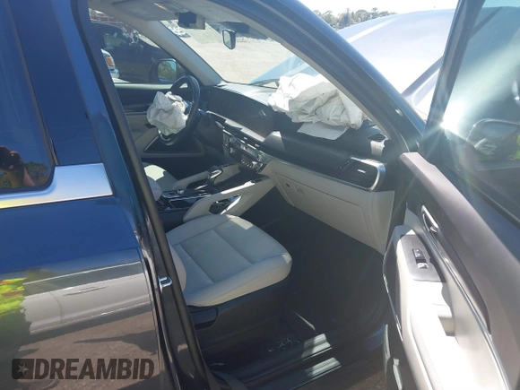 2024 Kia Telluride S with VIN 5XYP64GC4RG413972, listed as a IAAI auction lot 41815853 with 10,500 mi miles and . Bid and sale history available at carsss.com. Image 5.