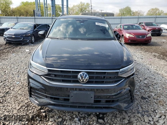 2024 Volkswagen Tiguan SE R-Line Black with VIN 3VV8B7AXXRM069081, listed as a Copart auction lot 56234265 with 14,019 mi miles and Salvage title. Bid and sale history available at DreamBid. Image 5.