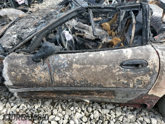 1998 Chevrolet Corvette z VIN 1G1YY32G9W5111612, wystawiony jako Copart lot #52559905 z przebiegiem Nie podano mil oraz Nie do naprawy • Non repairable. Historia ofert i sprzedaży dostępna na DreamBid. Obrazek 7.
