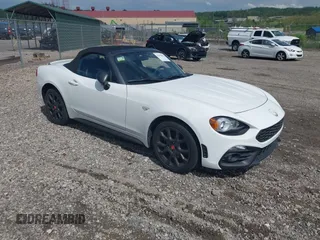2018 FIAT 124 Spider Classica z VIN JC1NFAEK0J0137541, wystawiony jako IAAI lot #42186044 z przebiegiem 17 566 mil mil oraz . Historia ofert i sprzedaży dostępna na DreamBid. Obrazek 1.