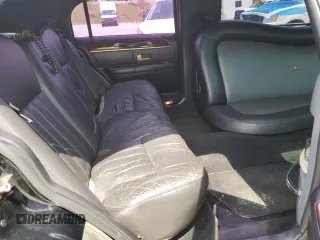 2004 Lincoln Town Car Executive z VIN 1L1FM81W54Y674245, wystawiony jako Copart lot #59638315 z przebiegiem 183 637 mil mil oraz Czysty tytuł • Clean title. Historia ofert i sprzedaży dostępna na DreamBid. Obrazek 10.