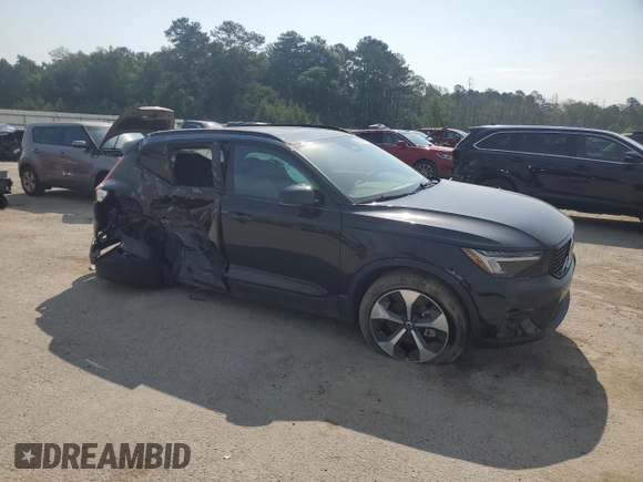 2023 Volvo XC40 Plus Dark Theme с VIN YV4L12UW0P2069853, выставлен на аукционе Copart как лот 57647985 с пробегом 16 252 миль миль и Списание • Salvage title. История ставок и продаж доступна на DreamBid. Изображение 4.