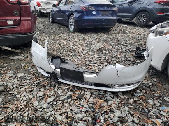 2015 Chrysler 300 Limited with VIN 2C3CCARG2FH849419, listed as a Copart auction lot 86607224 with 64,724 mi miles and Salvage Title. Bid and sale history available at carsss.com. Image 14.