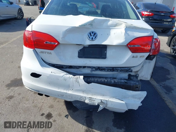 2012 Volkswagen Jetta Sedan SE w/Convenience with VIN 3VWDX7AJ7CM377081, listed as a IAAI auction lot 40756653 with 120,019 mi miles. Bid and sale history available at carsss.com. Image 6.