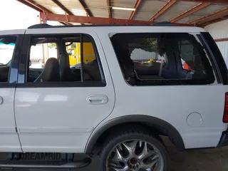 2000 Ford Expedition Special Service with VIN 1FMFU16L9YLC21365, listed as a IAAI auction lot 42544774 with 180,117 mi miles and . Bid and sale history available at DreamBid. Image 6.