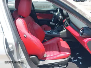 2019 Alfa Romeo Giulia Ti z VIN ZARFANBN6K7609476, wystawiony jako IAAI lot #42343594 z przebiegiem 28 848 mil mil oraz . Historia ofert i sprzedaży dostępna na DreamBid. Obrazek 5.