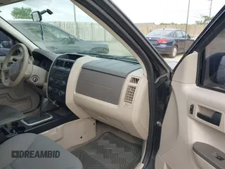 2008 Ford Escape XLS z VIN 1FMCU02Z88KE22347, wystawiony jako IAAI lot #42179829 z przebiegiem 269 055 mil mil oraz . Historia ofert i sprzedaży dostępna na DreamBid. Obrazek 5.