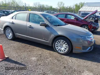 2010 Ford Fusion Hybrid with VIN 3FADP0L30AR376210, listed as a IAAI auction lot 42110727 with 108,897 mi miles. Bid and sale history available at carsss.com. Image 1.