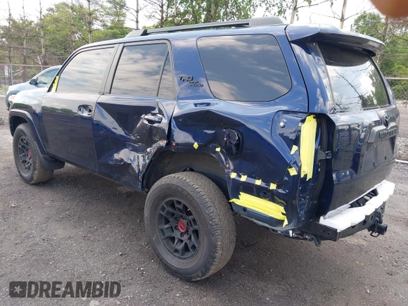 2022 Toyota 4Runner TRD Off Road Premium z VIN JTERU5JR7N6037617, wystawiony jako IAAI lot #42371339 z przebiegiem 35 601 mil mil oraz . Historia ofert i sprzedaży dostępna na DreamBid. Obrazek 3.
