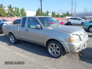 2001 Nissan Frontier XE z VIN 1N6DD26S91C355708, wystawiony jako IAAI lot #42843501 z przebiegiem 185 302 mil mil oraz . Historia ofert i sprzedaży dostępna na DreamBid. Obrazek 1.