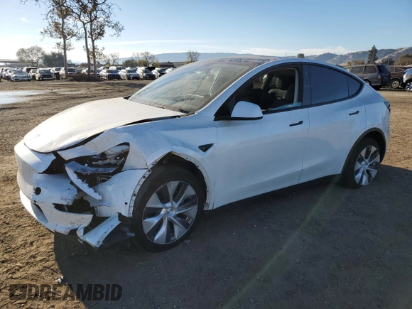 2020 Tesla Model Y Long Range with VIN 5YJYGDEE4LF015455, listed as a Copart auction lot 84223984 with 77,398 mi miles and Salvage Title. Bid and sale history available at DreamBid. Image 1.