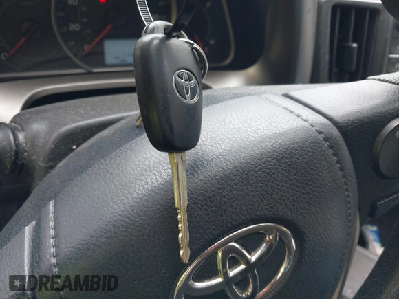 2015 Toyota RAV4 LE z VIN JTMBFREV2FD128337, wystawiony jako IAAI lot #42290854 z przebiegiem 114 219 mil mil oraz . Historia ofert i sprzedaży dostępna na DreamBid. Obrazek 11.