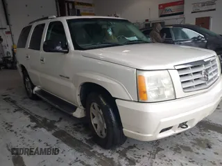 2004 Cadillac Escalade z VIN 1GYEC63T24R256318, wystawiony jako IAAI lot #42330185 z przebiegiem 221 439 mil mil oraz . Historia ofert i sprzedaży dostępna na DreamBid. Obrazek 1.