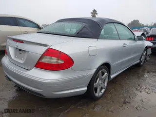 2007 Mercedes-Benz CLK-Class 5.5L with VIN WDBTK72F57T081022, listed as a IAAI auction lot 41572811 with 82,776 mi miles. Bid and sale history available at carsss.com. Image 4.