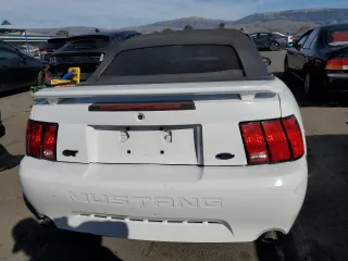 2003 Ford Mustang GT Deluxe z VIN 1FAFP45XX3F445761, wystawiony jako Copart lot #42546915 z przebiegiem 130 833 mil mil oraz Szkoda całkowita • Salvage title. Historia ofert i sprzedaży dostępna na DreamBid. Obrazek 6.