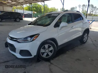 2020 Chevrolet Trax LT z VIN 3GNCJLSB0LL205049, wystawiony jako Copart lot #52937175 z przebiegiem 48 262 mil mil oraz Szkody całkowita. Historia ofert i sprzedaży dostępna na DreamBid. Obrazek 1.