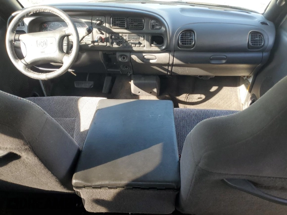 2001 Dodge 1500 z VIN 3B7HC13Z41G174015, wystawiony jako Copart lot #52925335 z przebiegiem 307 332 mil mil oraz Szkoda całkowita • Salvage title. Historia ofert i sprzedaży dostępna na DreamBid. Obrazek 8.