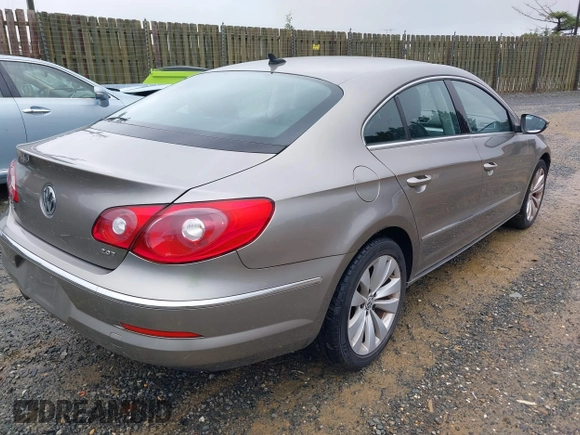 2012 Volkswagen CC R-Line z VIN WVWMP7AN2CE503052, wystawiony jako IAAI lot #42521596 z przebiegiem 136 930 mil mil oraz . Historia ofert i sprzedaży dostępna na DreamBid. Obrazek 4.