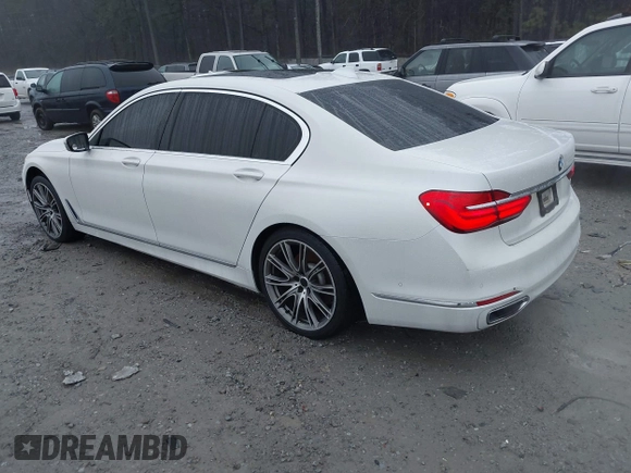 2017 BMW 7 Series 740i z VIN WBA7E2C51HG740000, wystawiony jako IAAI lot #41407048 z przebiegiem 114 929 mil mil oraz . Historia ofert i sprzedaży dostępna na DreamBid. Obrazek 3.