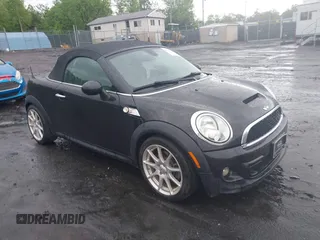 2013 MINI Roadster S z VIN WMWSY3C50DT566042, wystawiony jako IAAI lot #42264418 z przebiegiem 84 762 mil mil oraz . Historia ofert i sprzedaży dostępna na DreamBid. Obrazek 1.
