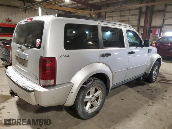2010 Dodge Nitro SXT z VIN 1D4PU5GK7AW112562, wystawiony jako Copart lot #45113225 z przebiegiem 150 183 mil mil oraz Szkoda całkowita • Salvage title. Historia ofert i sprzedaży dostępna na DreamBid. Obrazek 3.