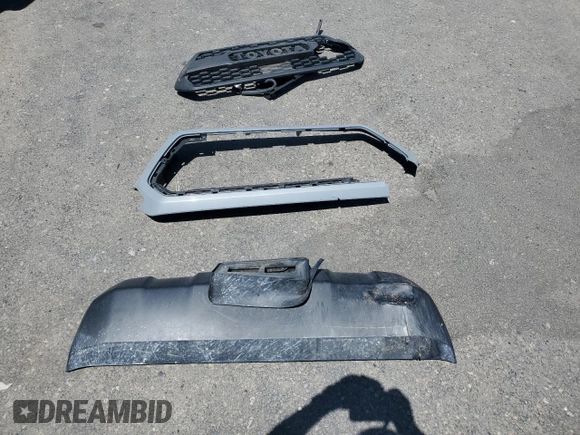 2020 Toyota Tacoma SR5 z VIN 3TMDZ5BN0LM094976, wystawiony jako Copart lot #58695515 z przebiegiem 84 025 mil mil oraz Czysty tytuł • Clean title. Historia ofert i sprzedaży dostępna na DreamBid. Obrazek 12.