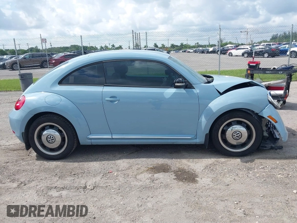 2013 Volkswagen Beetle 2.5L с VIN 3VWJX7AT8DM631449, выставлен на аукционе IAAI как лот 40064318 с пробегом 178 311 миль миль и . История ставок и продаж доступна на DreamBid. Изображение 13.