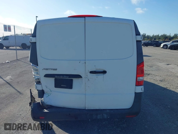 2017 Mercedes-Benz Metris Cargo z VIN WD3PG2EA3H3217098, wystawiony jako IAAI lot #41000078 z przebiegiem 114 579 mil mil oraz . Historia ofert i sprzedaży dostępna na DreamBid. Obrazek 16.