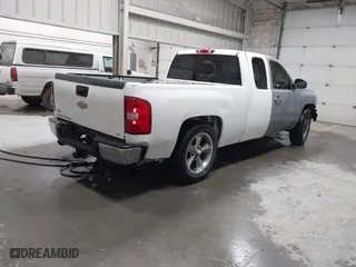 2009 Chevrolet Silverado 1500 LT with VIN 1GCEK290X9Z273261, listed as a IAAI auction lot 41904308 with 128,274 mi miles. Bid and sale history available at carsss.com. Image 4.