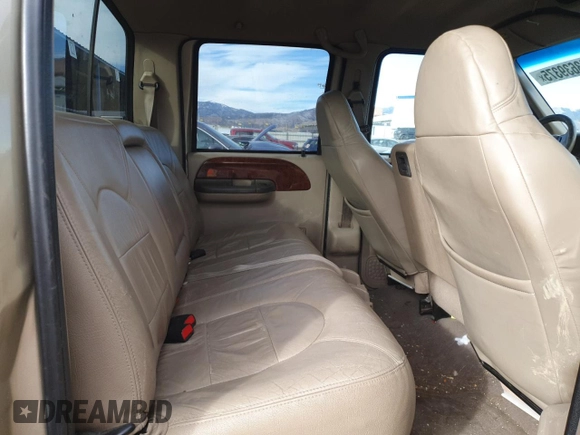 2000 Ford Super Duty F-250 XL with VIN 1FTNW21S4YEC53921, listed as a Copart auction lot 43639375 with 259,713 mi miles and Clean Title. Bid and sale history available at carsss.com. Image 10.