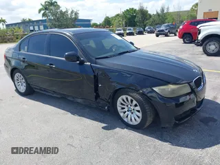 2009 BMW 3 Series 328i z VIN WBAPH77549NM30936, wystawiony jako IAAI lot #42314768 z przebiegiem 113 465 mil mil oraz . Historia ofert i sprzedaży dostępna na DreamBid. Obrazek 1.