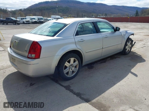 2006 Chrysler 300 Touring with VIN 2C3KK53G36H150931, listed as a IAAI auction lot 41934358 with 110,136 mi miles. Bid and sale history available at carsss.com. Image 4.