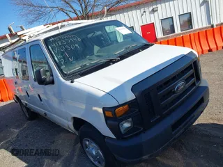 2010 Ford Econoline Cargo Commercial z VIN 1FTNE2EL1ADA10309, wystawiony jako IAAI lot #41833946 z przebiegiem 136 578 mil mil oraz . Historia ofert i sprzedaży dostępna na DreamBid. Obrazek 1.
