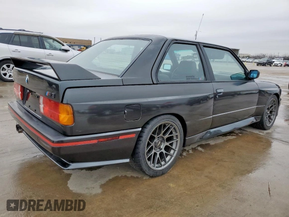 1991 BMW M3 z VIN WBSAK0310MAE34501, wystawiony jako Copart lot #45642275 z przebiegiem 129 936 mil mil oraz Czysty tytuł • Clean title. Historia ofert i sprzedaży dostępna na DreamBid. Obrazek 3.