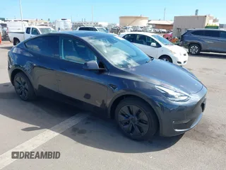 2024 Tesla Model Y Long Range z VIN 7SAYGDEE6RF183836, wystawiony jako IAAI lot #40588978 z przebiegiem 82 mil mil oraz . Historia ofert i sprzedaży dostępna na DreamBid. Obrazek 1.