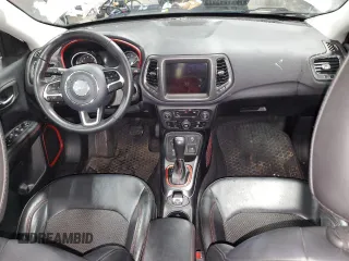 2019 Jeep Compass Trailhawk z VIN 3C4NJDDBXKT619295, wystawiony jako Copart lot #64258625 z przebiegiem 84 916 mil mil oraz Szkoda całkowita • Salvage title. Historia ofert i sprzedaży dostępna na DreamBid. Obrazek 8.