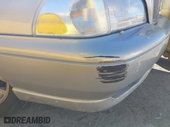 2000 Volvo S70 z VIN YV1LS56D1Y2669368, wystawiony jako IAAI lot #41513736 z przebiegiem 259 844 mil mil oraz . Historia ofert i sprzedaży dostępna na DreamBid. Obrazek 6.